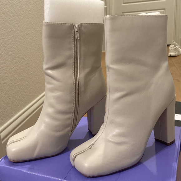 Cream boots - Picture 2 of 3